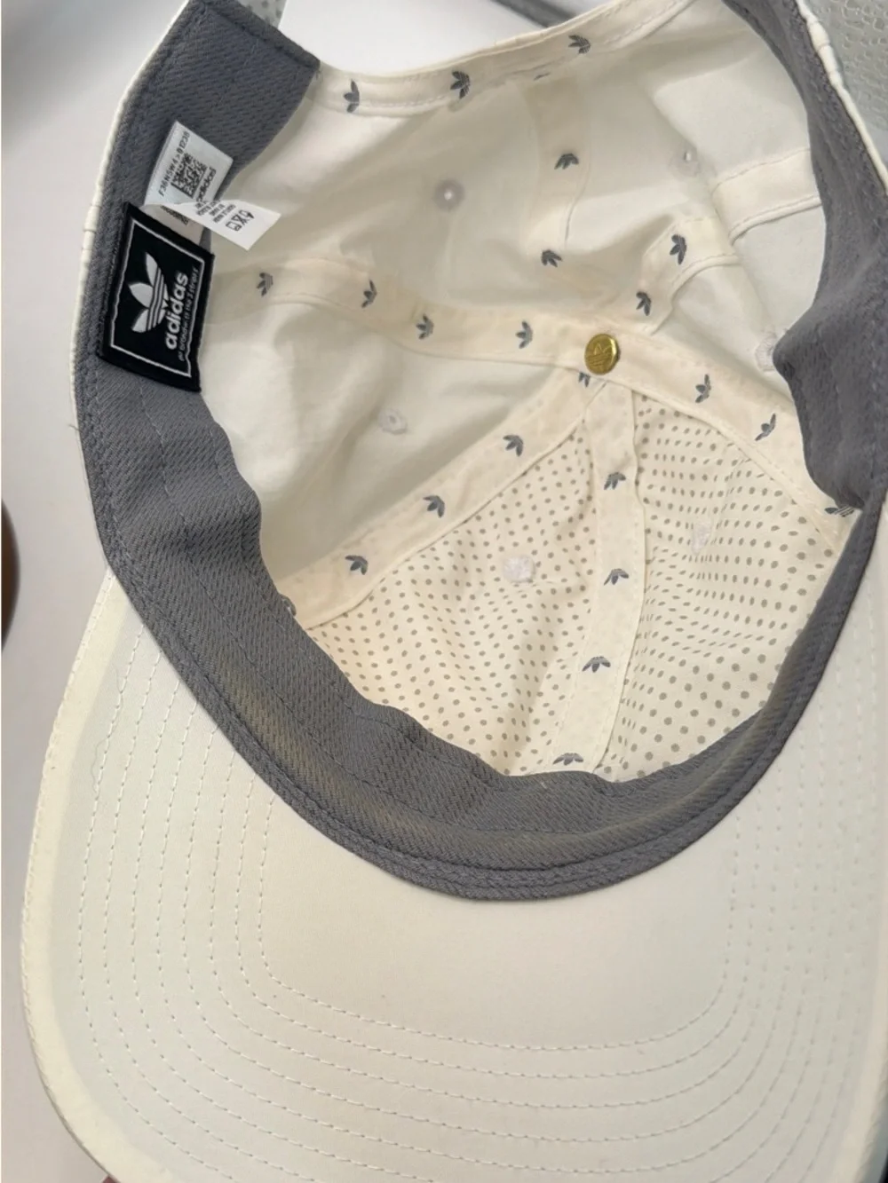 adidas it features